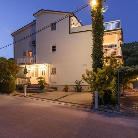 Apartments Luka - Trogir, Marina 150M From The Beach Exterior foto
